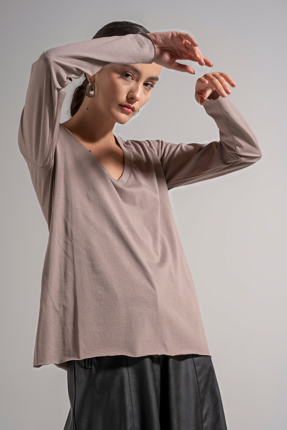 Μπλούζα με V oversized - Image 13