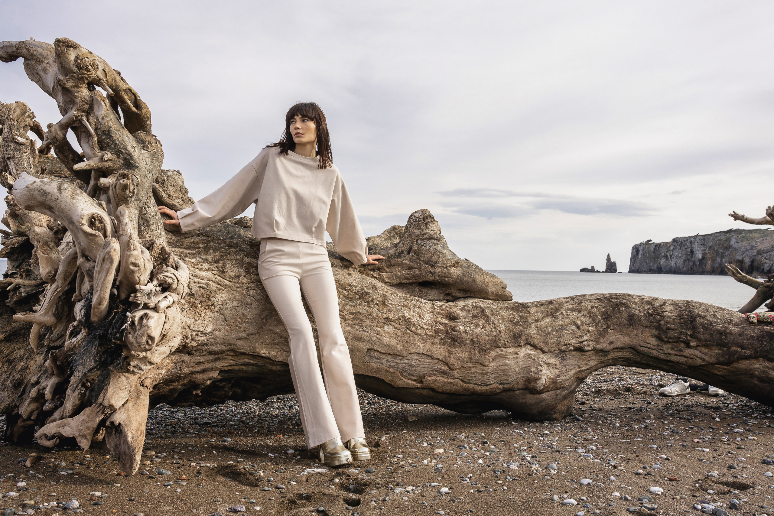 Μπλούζα μακρυμάνικη κοντή με μανίκι καμπάνα - Image 6