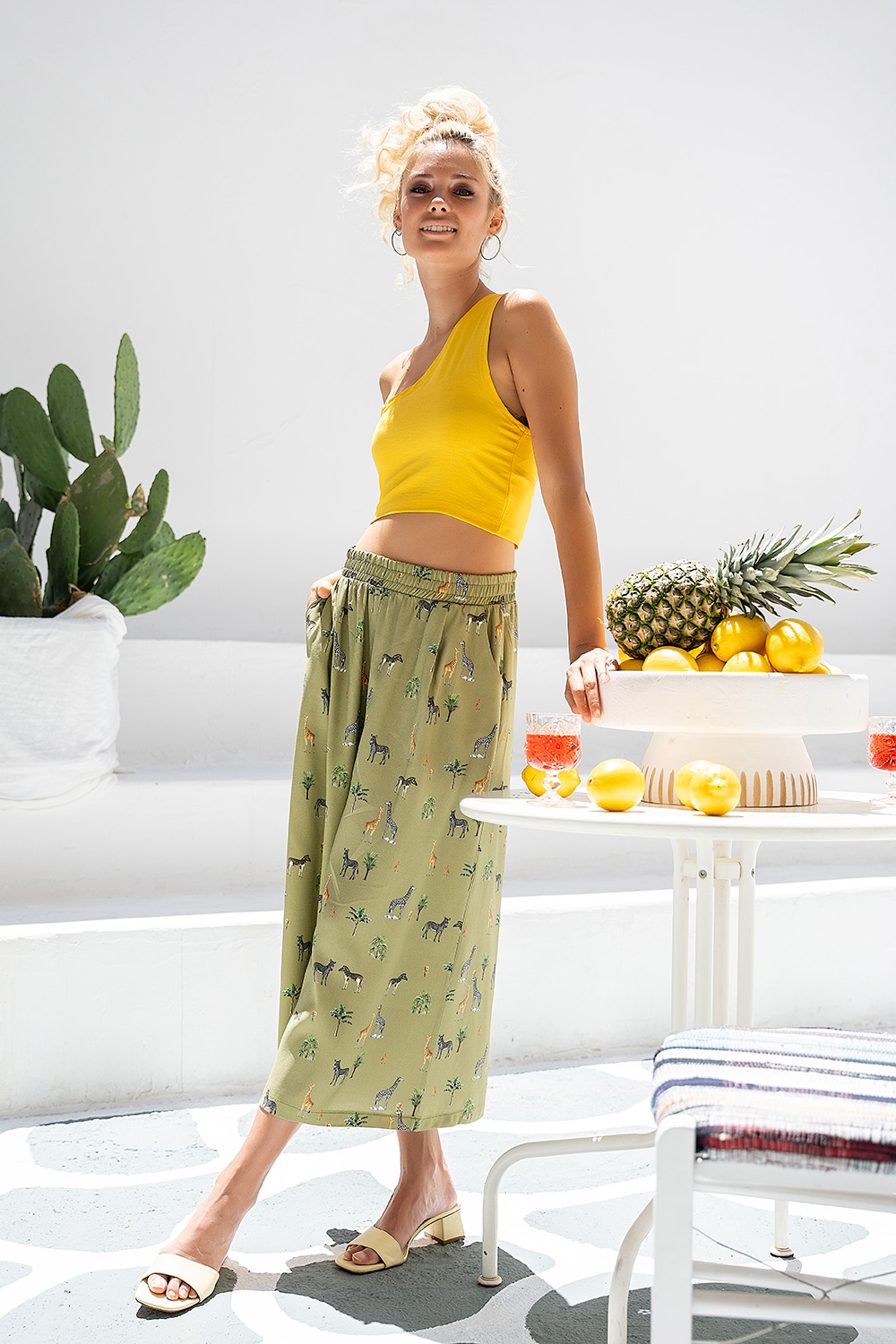 Crop top με μία τιράντα γκοφρε - Image 2