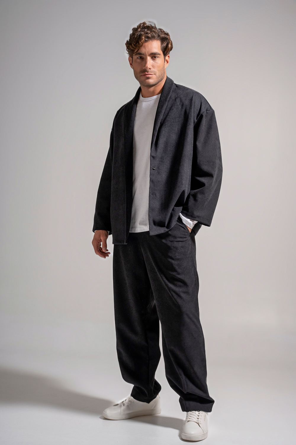 Παντελόνι σε φαρδιά γραμμή με σουεντ υφή