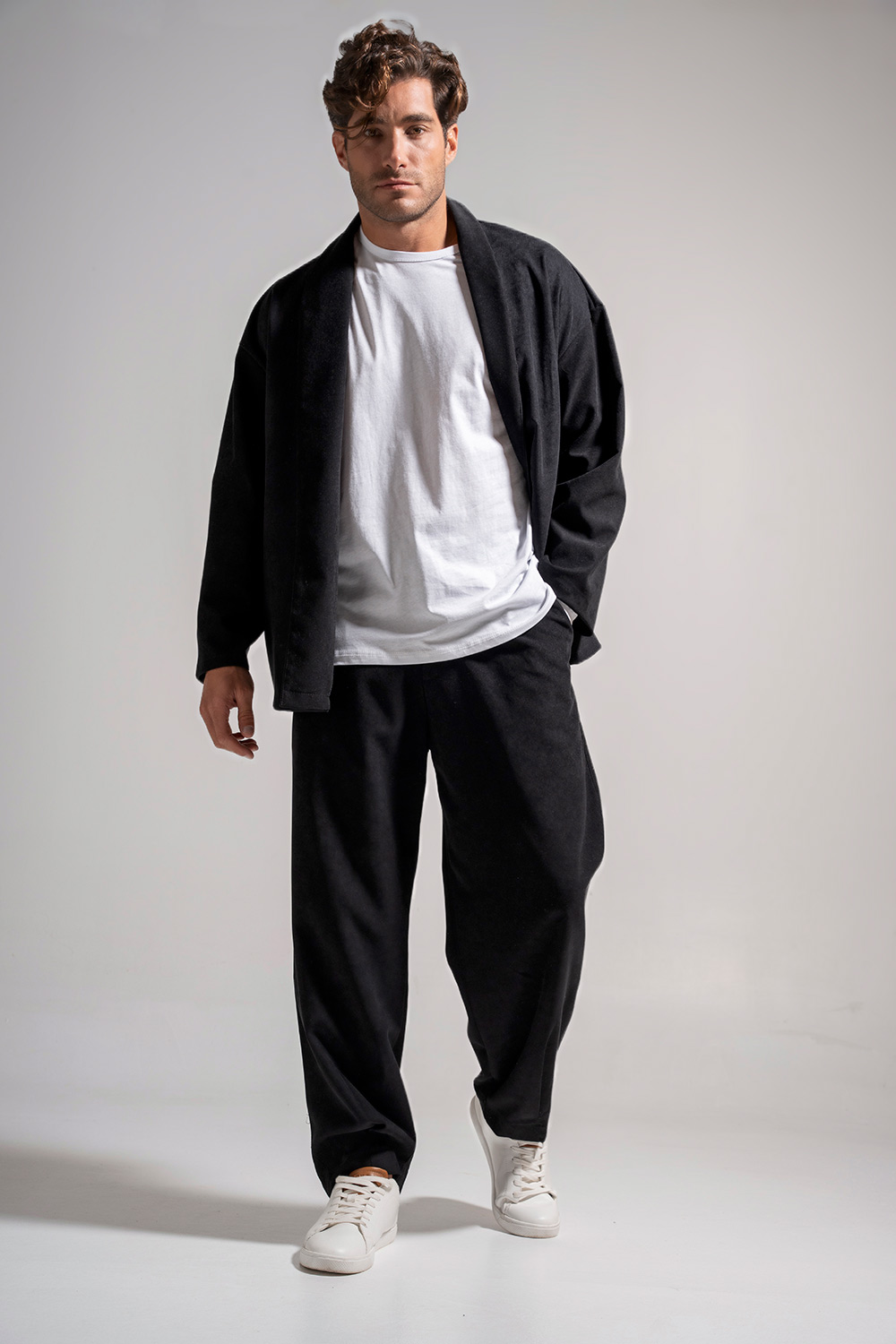 Παντελόνι σε φαρδιά γραμμή με σουεντ υφή - Image 4