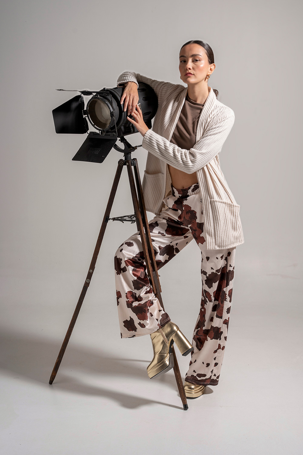 Ζακέτα ριπ χνουδωτή με τσέπες - Image 4