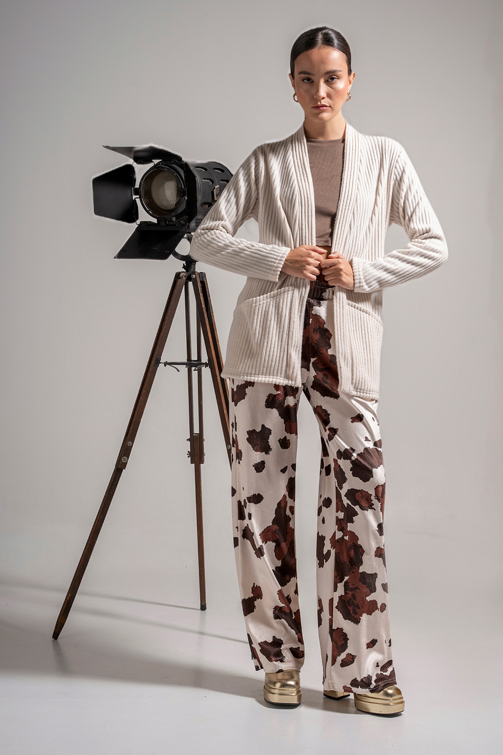 Ζακέτα ριπ χνουδωτή με τσέπες - Image 5