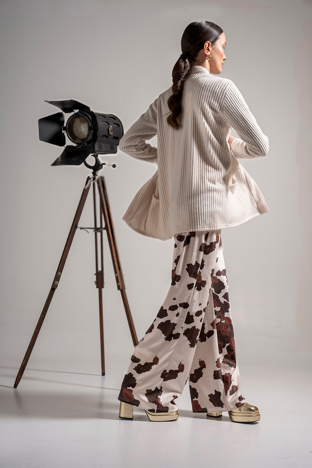 Ζακέτα ριπ χνουδωτή με τσέπες - Image 6