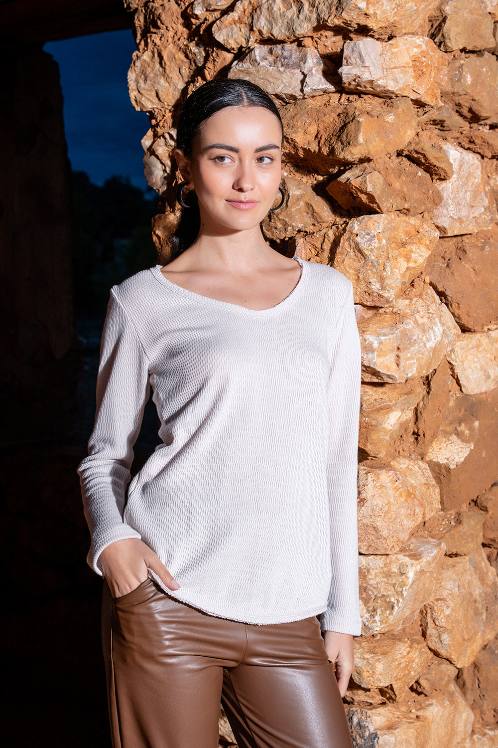 Μπλούζα με V λαιμόκοψη slim fit