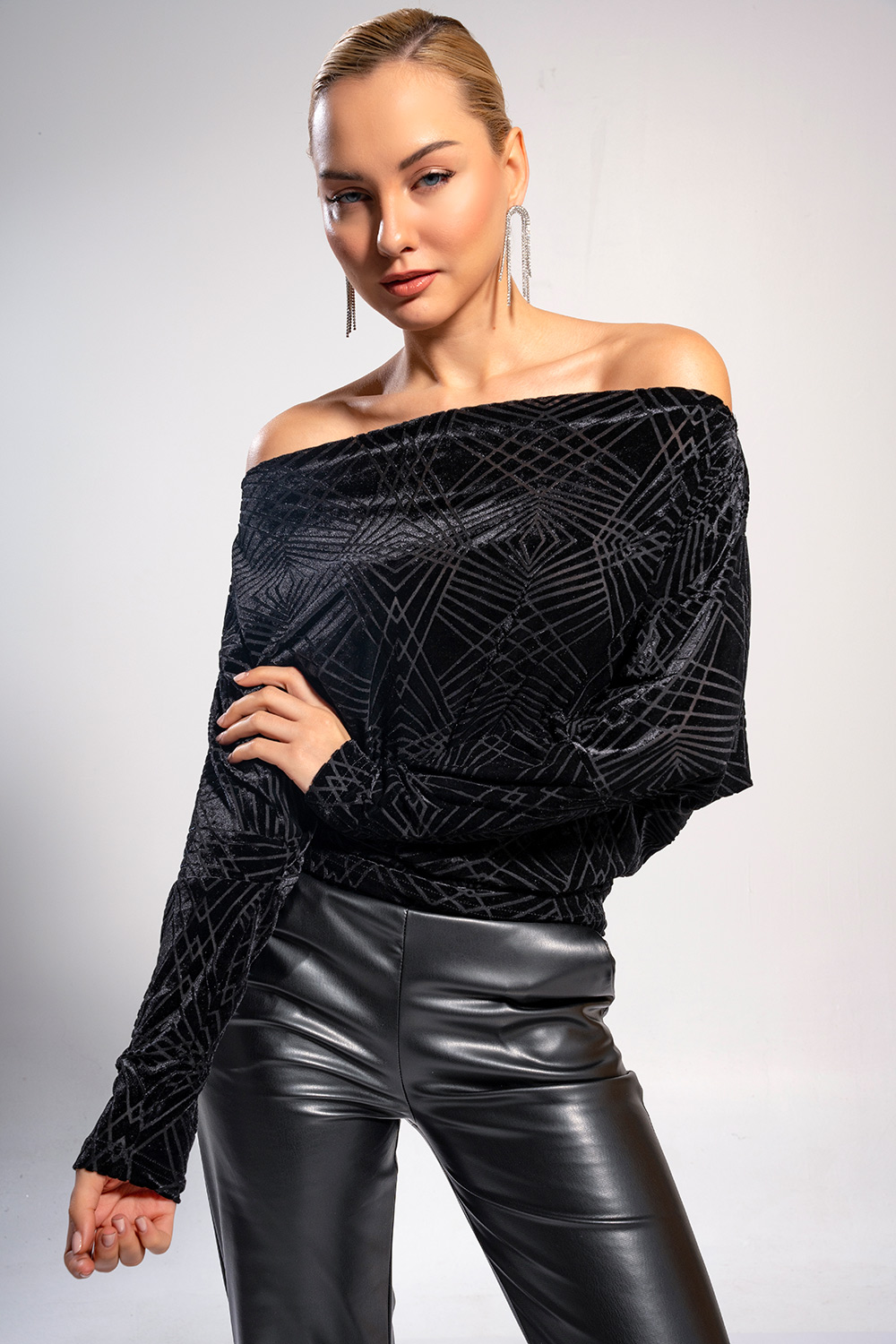 Μπλούζα με ανάγλυφο σχέδιο off-shoulder - Image 6