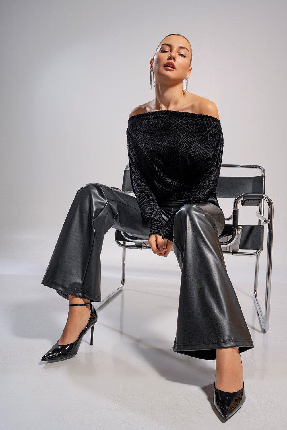 Μπλούζα με ανάγλυφο σχέδιο off-shoulder - Image 8