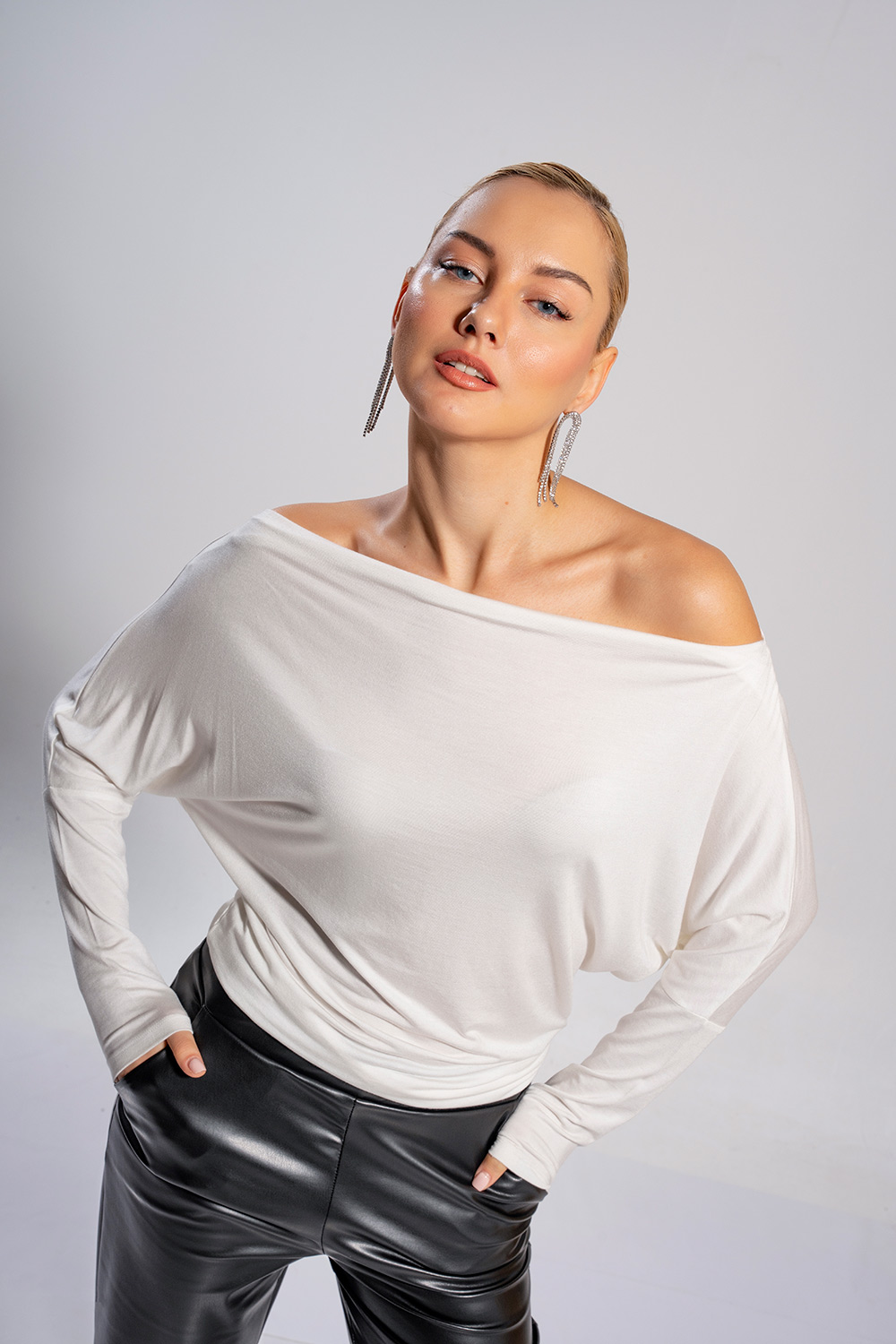 Μπλούζα off-shoulder με απαλή υφή