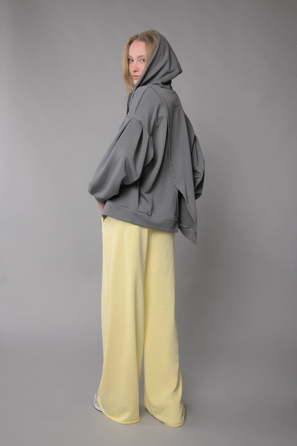 Ζακέτα φούτερ με κουκούλα και άνοιγμα πίσω