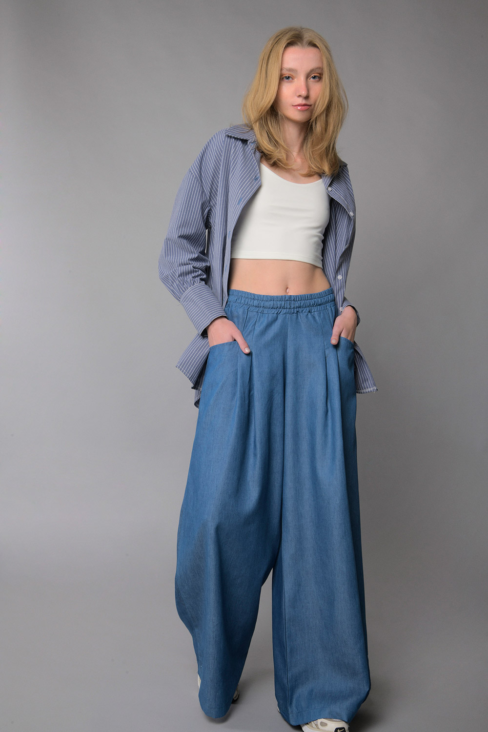 Παντελόνι με φαρδιά γραμμή και τσέπες μπροστά