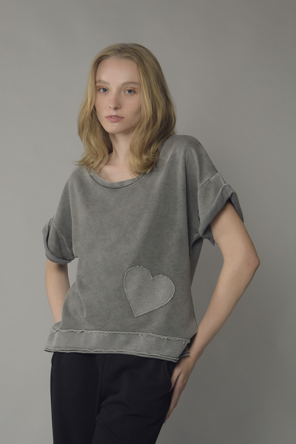 Μπλούζα πετροπλυμένη με διακοσμητική καρδιά