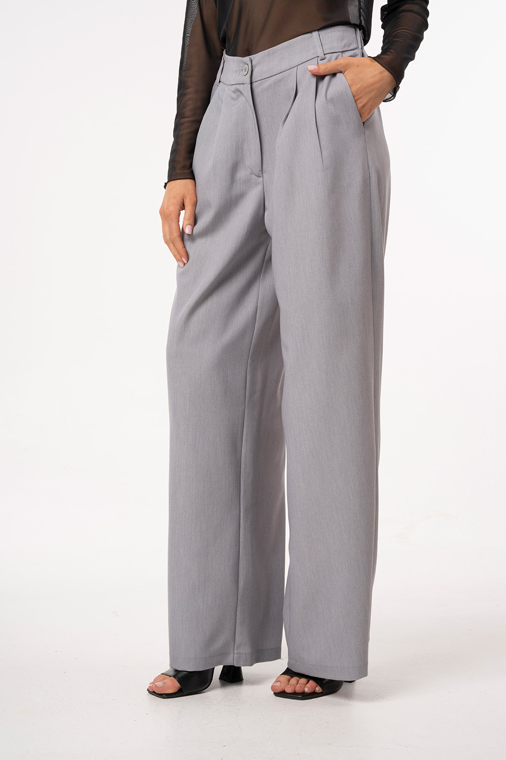 Παντελόνι με φαρδιά γραμμή και κομψή εφαρμογή