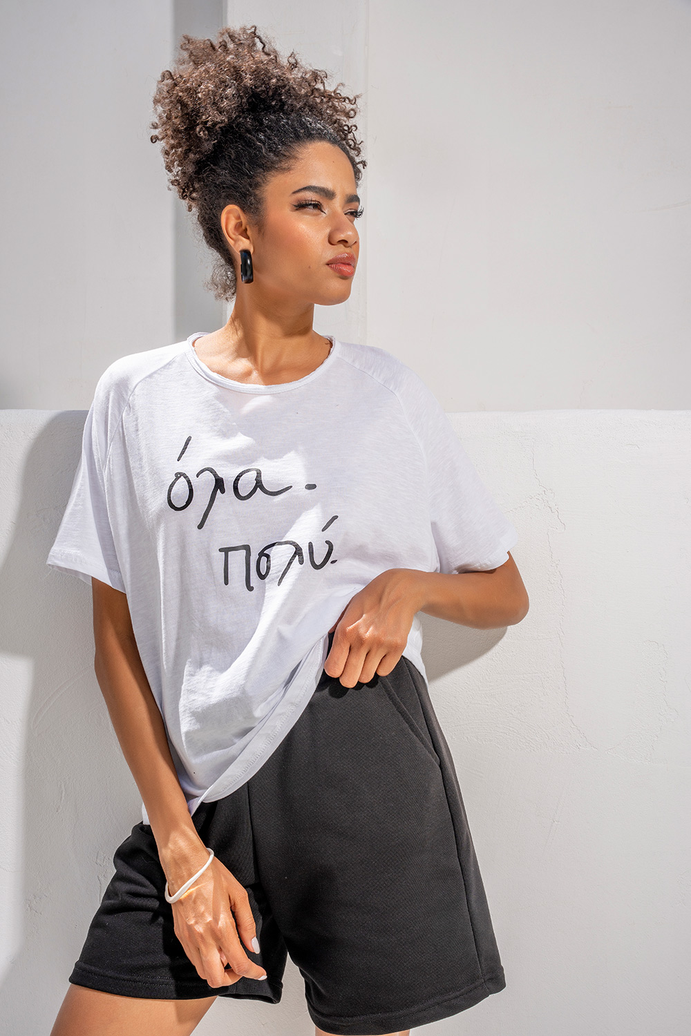 Λευκό T-Shirt “Όλα. Πολύ.” - Image 4
