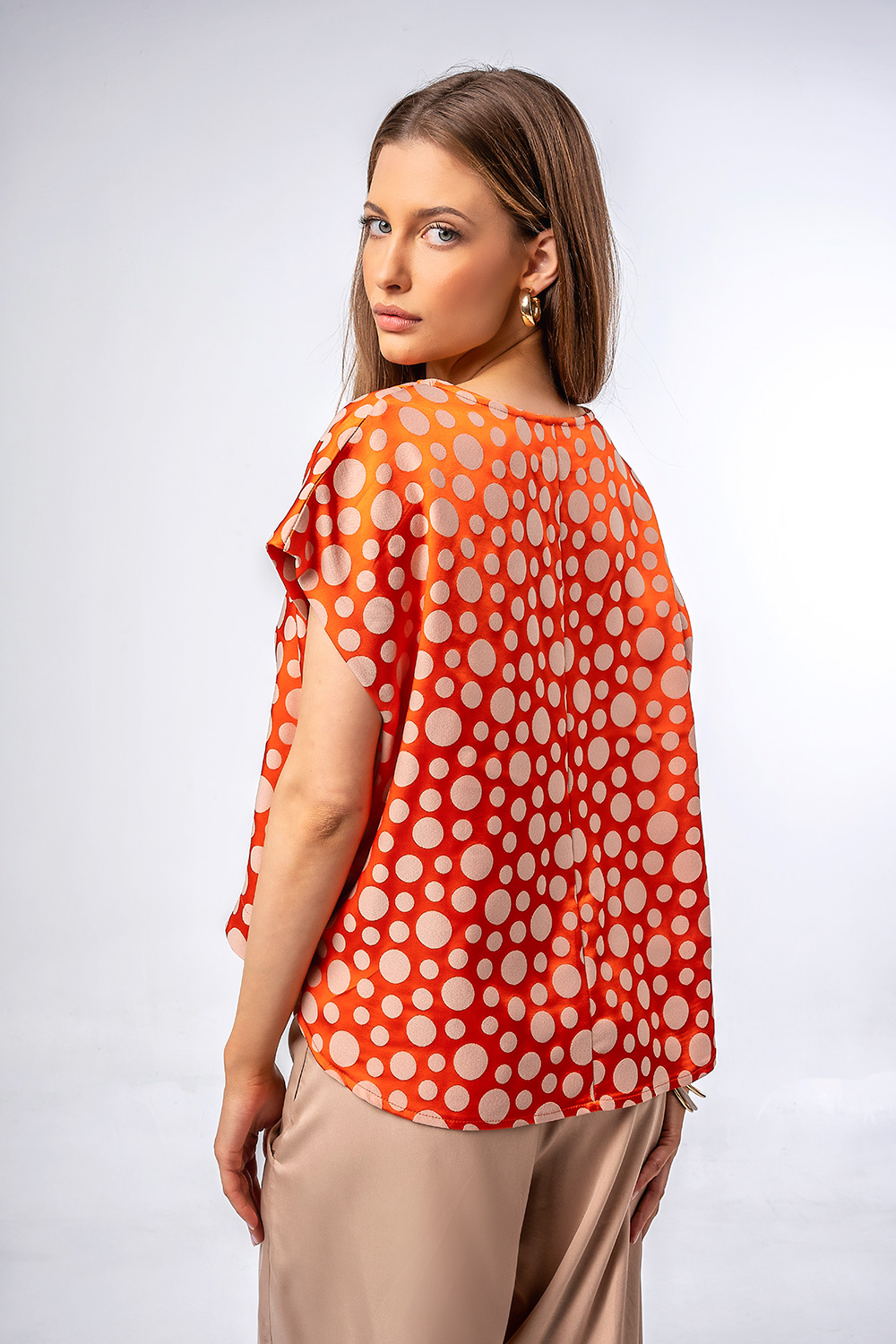 Μπλούζα σατέν με πουά σχέδιο σε κόκκινη απόχρωση - Image 2